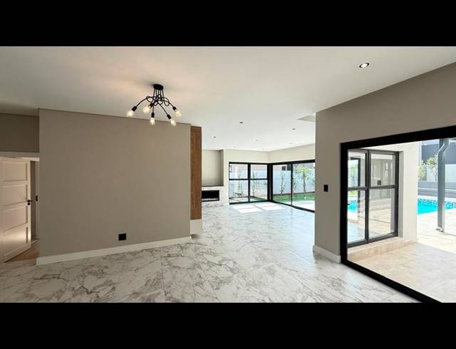 5 BEDROOM HOUSE FOR SALE IN MIDSTREAM HEIGHTS